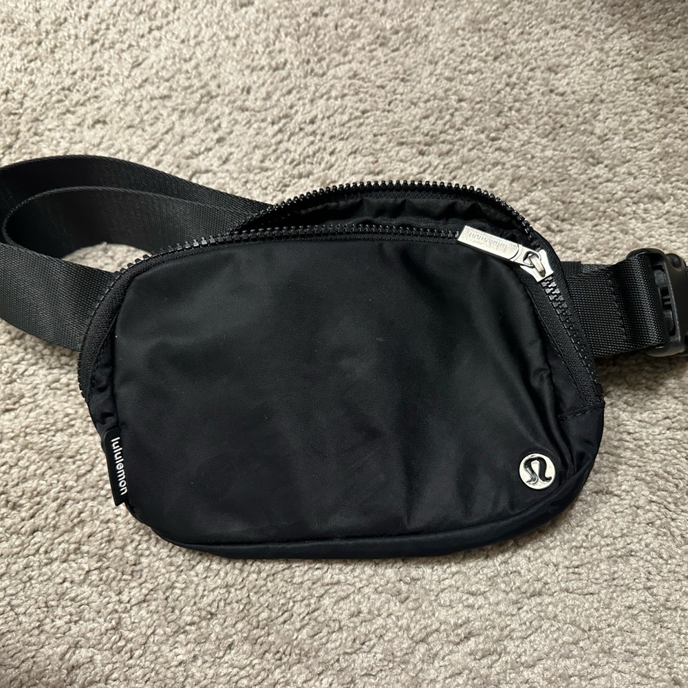 Lululemon Everywhere Belt Bag